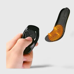 Semelles Chauffantes Pour Le Ski: paire de semelles dans une botte, chaleur pour sports d'hiver, confort et performance.