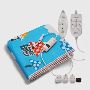Image rapprochée de la texture de la couverture chauffante pour enfants, montrant son tissu doux et ses coutures de qualité. Idéale pour un confort optimal.